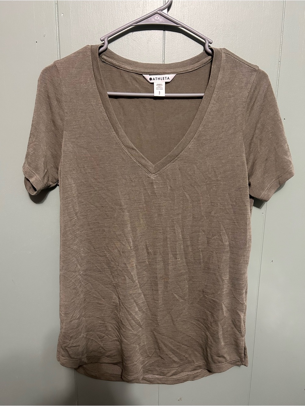 Athleta Short Sleeve V‑Neck Tee in Olive